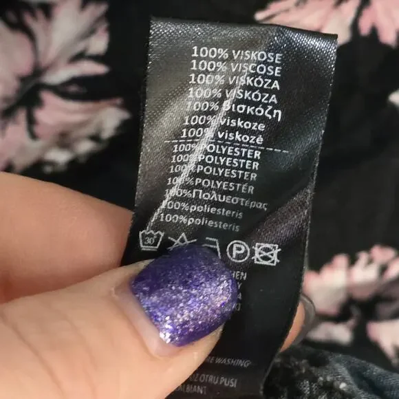 Colloseum Black Sleeveless V Neck Floral Print Top XL NWOT - Picture 7 of 7